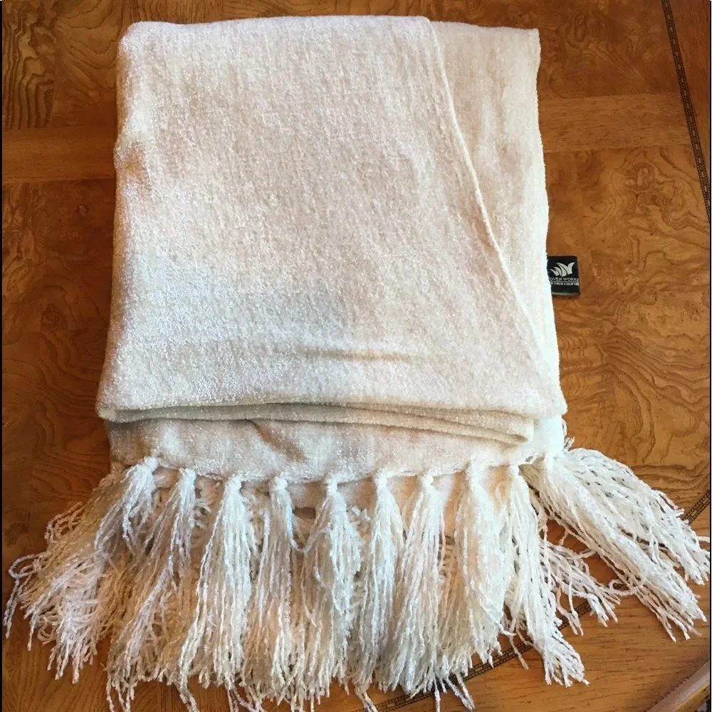 WHITE CHENILLE Like Fringed Throw